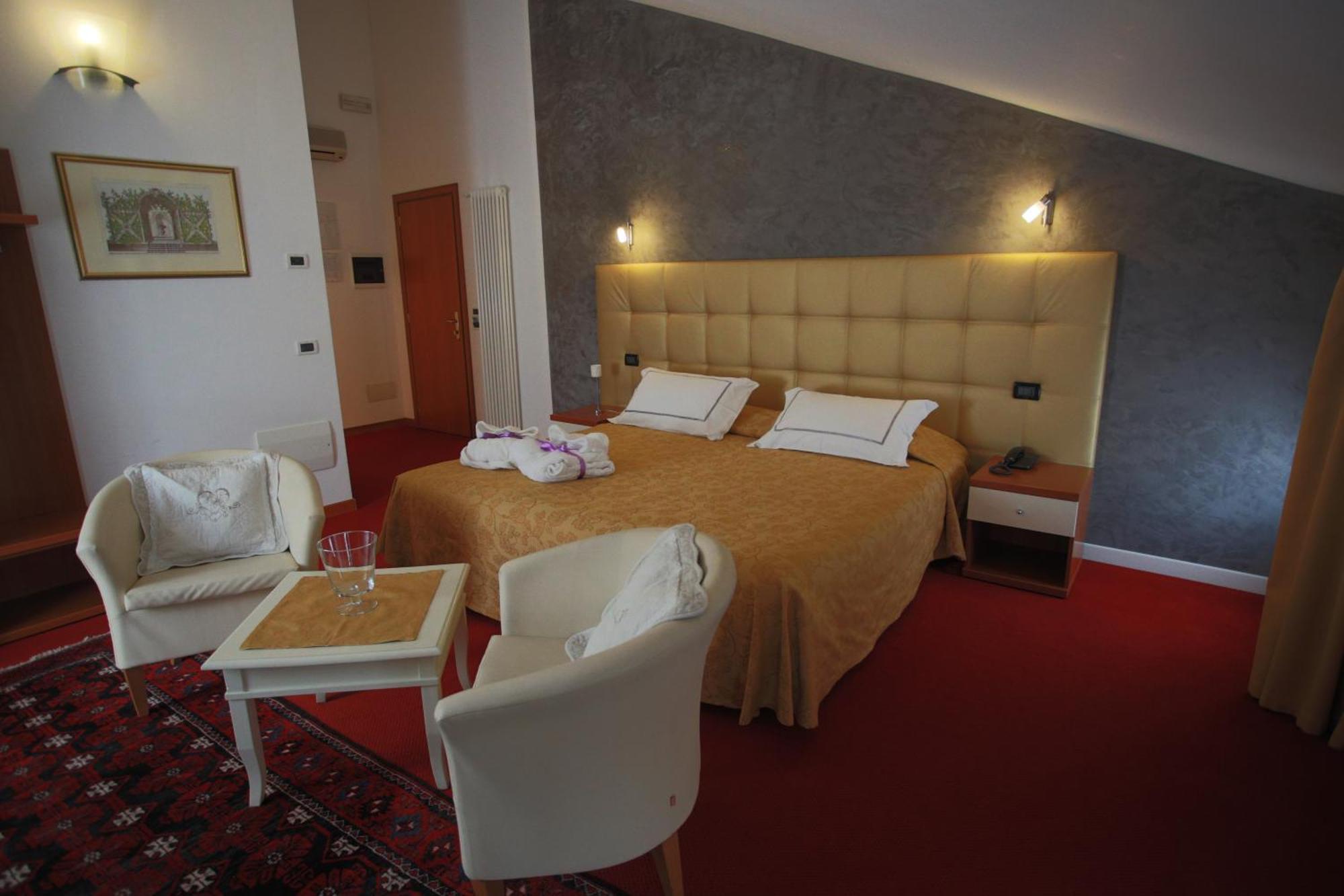 Hotel Roma تْشيتاديلاّ المظهر الخارجي الصورة